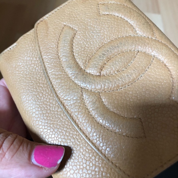💰SOLD-Authentic Chanel Caviar leather CC bifold wallet - Picture 4 of 8
